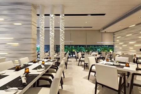 Hyatt Place Bangkok Sukhumvit 1 - 11