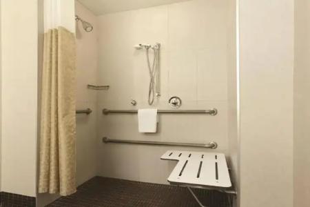 DoubleTree by Hilton Boston Bayside - 10