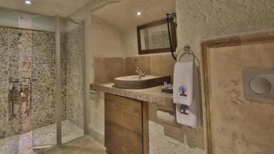 Phocas Cave Suites - 106