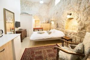 Avney HaHoshen, Safed