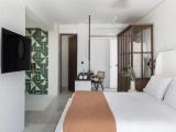 Honeymoon Outdoor Jet Tub Double Suite