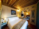 Deluxe Suite with mountain view