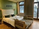 L Double room