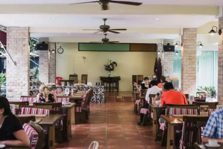 Feung Nakorn Balcony Rooms and Cafe - 20
