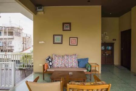 Feung Nakorn Balcony Rooms and Cafe - 6