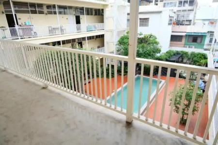 Feung Nakorn Balcony Rooms and Cafe - 39