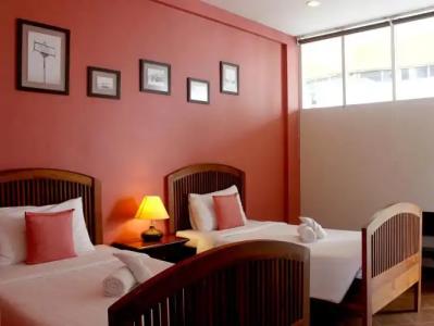 Feung Nakorn Balcony Rooms and Cafe - 4