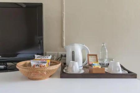 Feung Nakorn Balcony Rooms and Cafe - 38