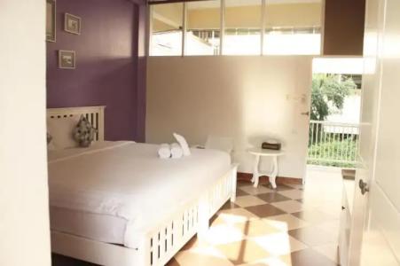 Feung Nakorn Balcony Rooms and Cafe - 50