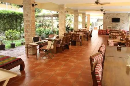 Feung Nakorn Balcony Rooms and Cafe - 18