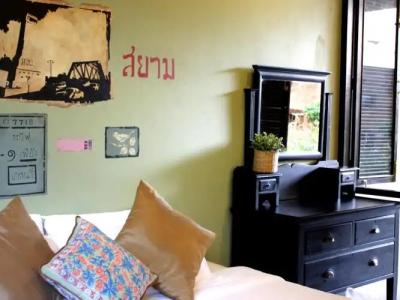 Feung Nakorn Balcony Rooms and Cafe - 5