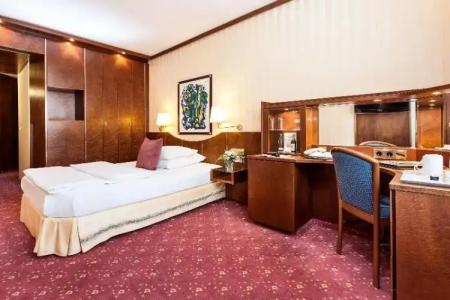 Best Western Premier Grand Russischer Hof - 31