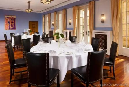 Elephant Weimar, Autograph Collection - 18