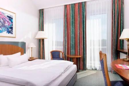 Ramada by Wyndham Weimar - 40