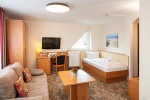 Maximilian Hotel & Apartments / Basel, Weil am Rhein