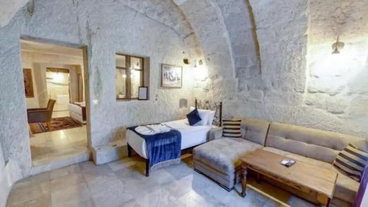 Elegance Cave Suites & Restaurant - 150