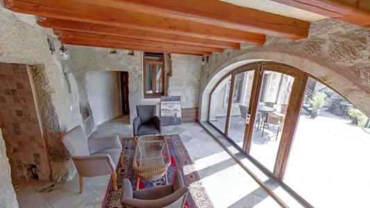 Elegance Cave Suites & Restaurant - 107