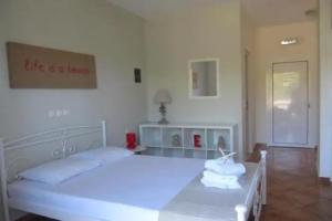 Sea View Studios, Minia