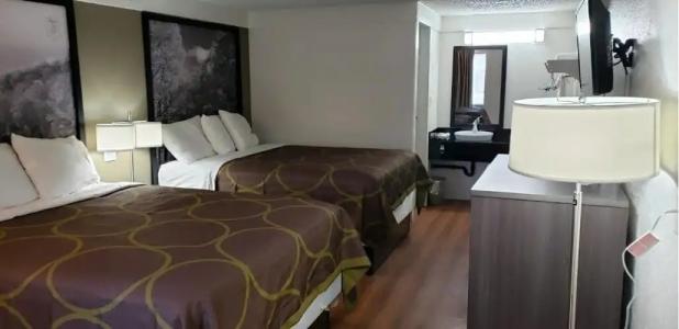 Super 8 by Wyndham Asheville/Biltmore - 3