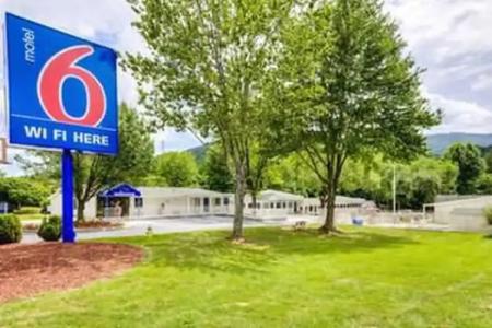 Super 8 by Wyndham Asheville/Biltmore - 16