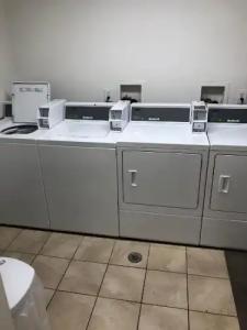 Super 8 by Wyndham Asheville/Biltmore - 12