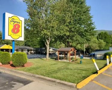 Super 8 by Wyndham Asheville/Biltmore - 8