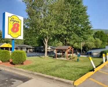 Super 8 by Wyndham Asheville/Biltmore - 14