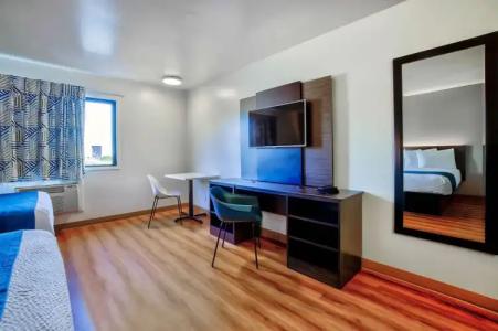 Motel 6-Duluth, MN - 27