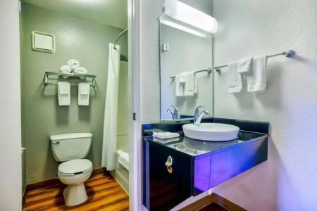 Motel 6-Duluth, MN - 8