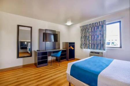 Motel 6-Duluth, MN - 44