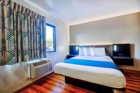 Motel 6-Duluth, MN - 48