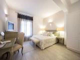 Standard Double room with partial sea view