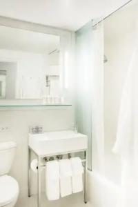 Ambassador Chicago, part of JdV by Hyatt - 9