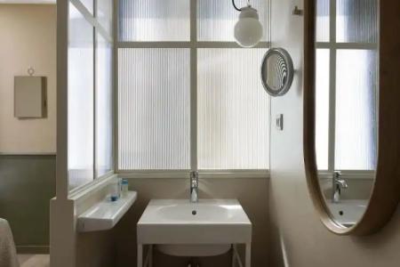 Le Petit Beaumarchais & Spa - 69