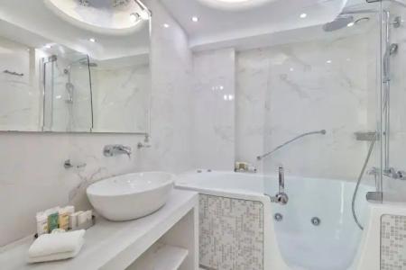 Ava and Suites - 109