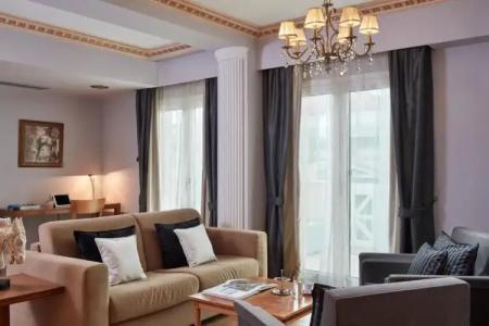 Ava and Suites - 102