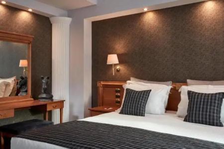 Ava and Suites - 101