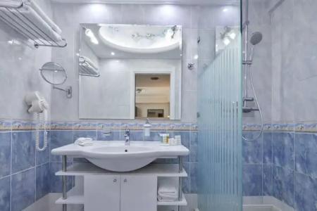 Ava and Suites - 8