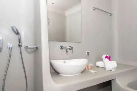 Blue Waves Suites & Apartments - 331