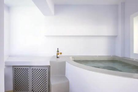 Blue Waves Suites & Apartments - 345