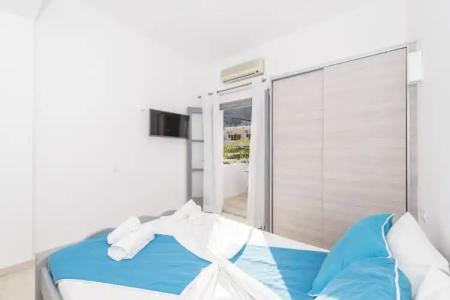 Blue Waves Suites & Apartments - 393