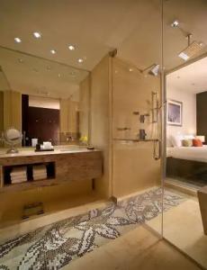 EB Miami Airport - 29