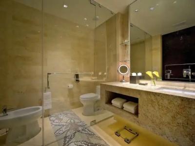 EB Miami Airport - 30