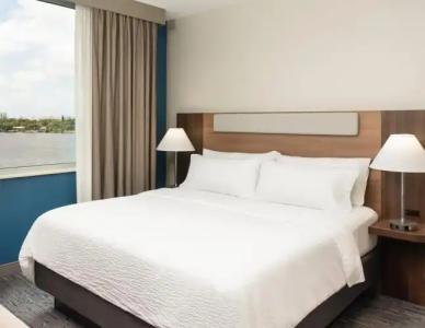 Holiday Inn Express Miami Airport-Blue Lagoon Area, an IHG - 6