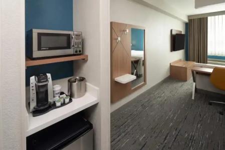 Holiday Inn Express Miami Airport-Blue Lagoon Area, an IHG - 27
