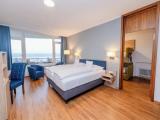 2 Bedrooms Standard Family room with lake view