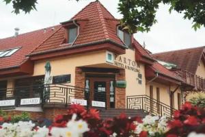 Parton Hotel & Bowling, Tiszakecske