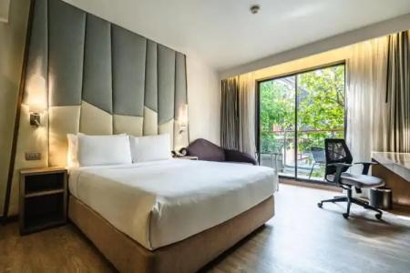 Holiday Inn Express Bangkok Sukhumvit 11, an IHG - Free Breakfast - 101