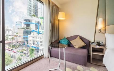 Holiday Inn Express Bangkok Sukhumvit 11, an IHG - Free Breakfast - 11