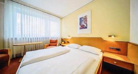 Rieker Stuttgart Hauptbahnhof - 75